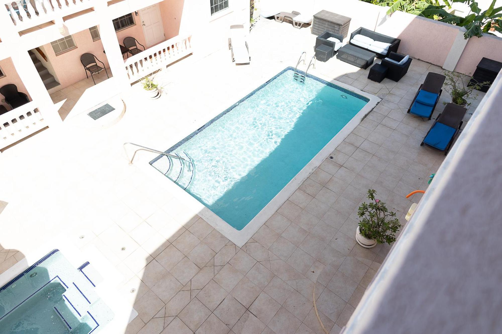 Seashades 2Br 1 Full And 1 Half Bathrooms Condo With Pool Close To Beach Sleeps 4 Christ Church Bagian luar foto