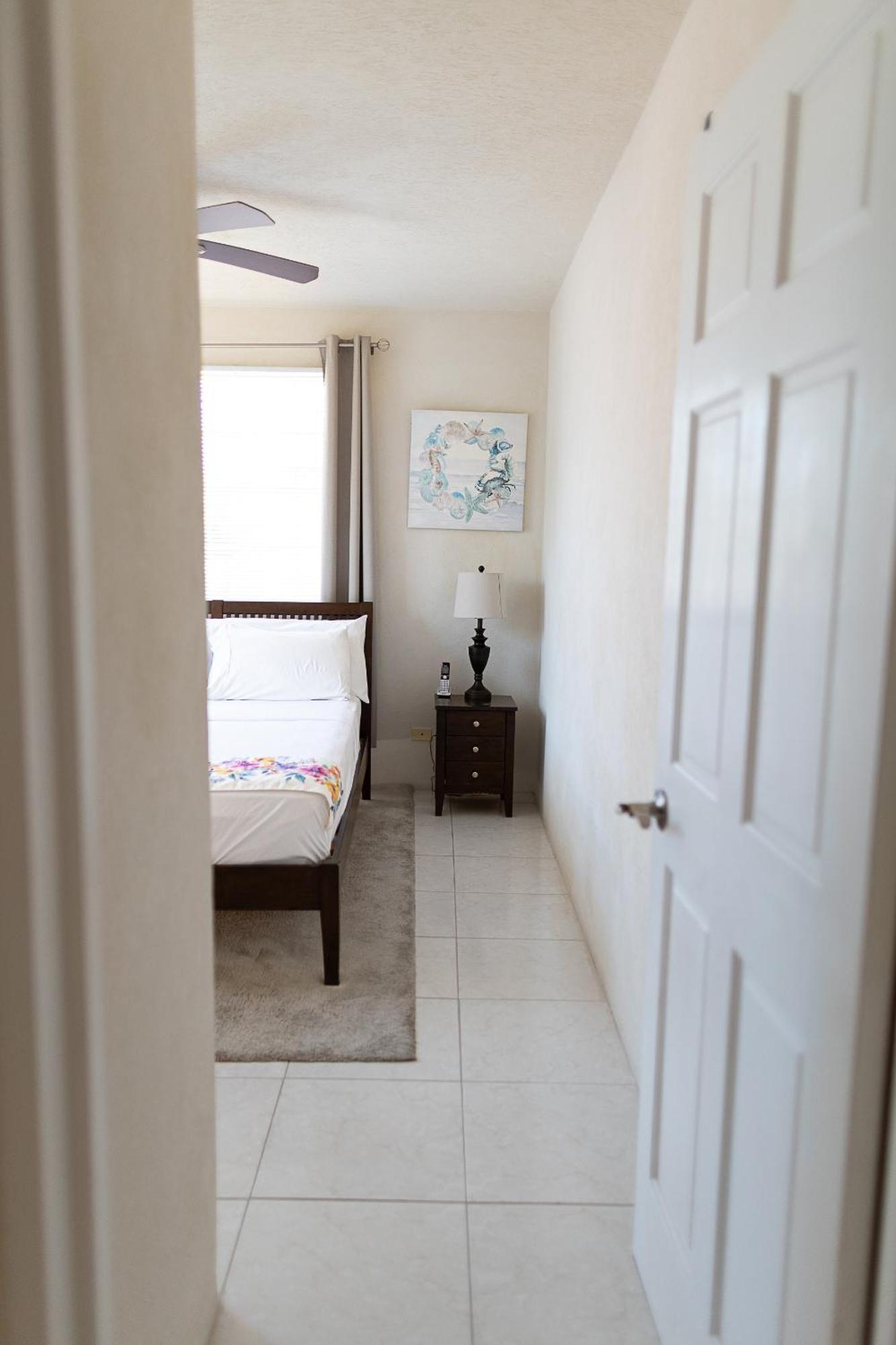 Seashades 2Br 1 Full And 1 Half Bathrooms Condo With Pool Close To Beach Sleeps 4 Christ Church Bagian luar foto